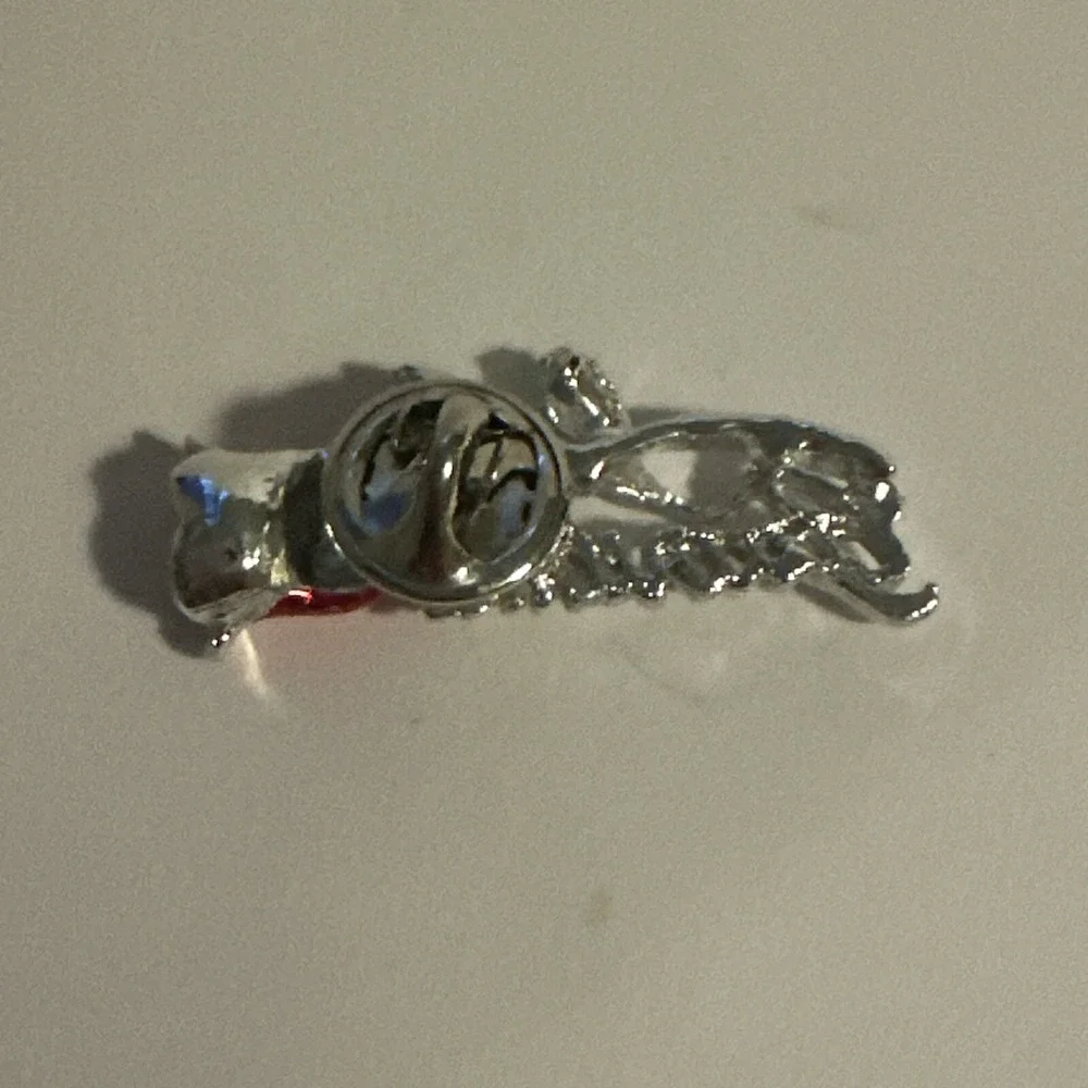 Silver Tone Grandmother w/ Red Rose & Green Leaves Pin Brooch Vintage‎